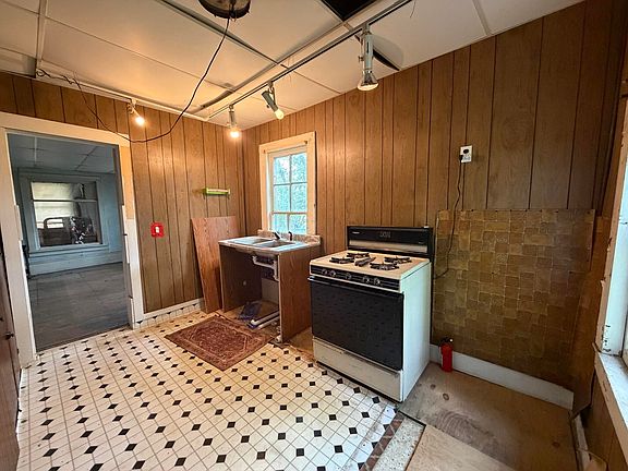 5th image of 111 E Saint Marys St