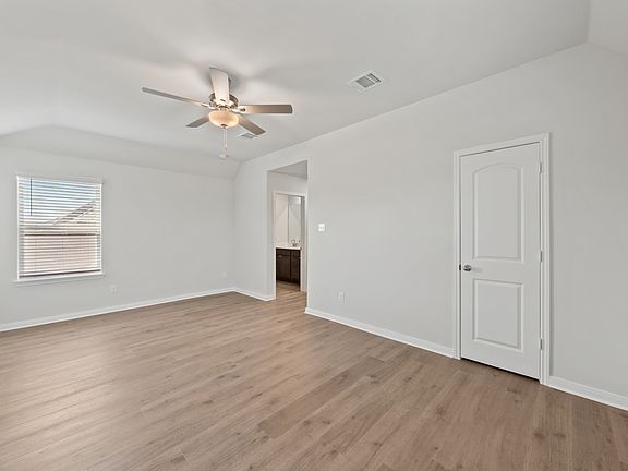 3rd image of 920 Camelia Grove Ct