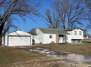 501 W Wayne St, Le Roy, IL 61752