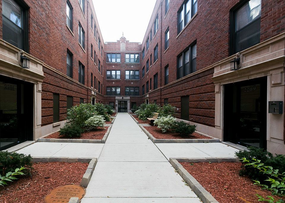 1st image of 2203 W Eastwood Ave #Dwn3