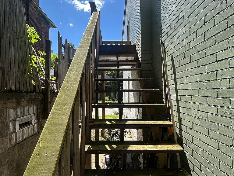 Franklin Ave — Photo 13