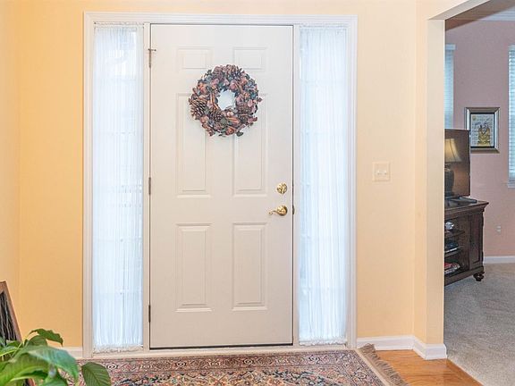 4th image of 47621 Scenic Circle Dr N