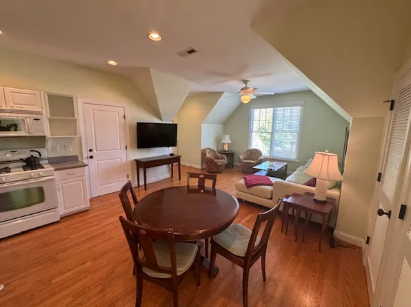 417 Westbury Dr, Chapel Hill, NC 27516