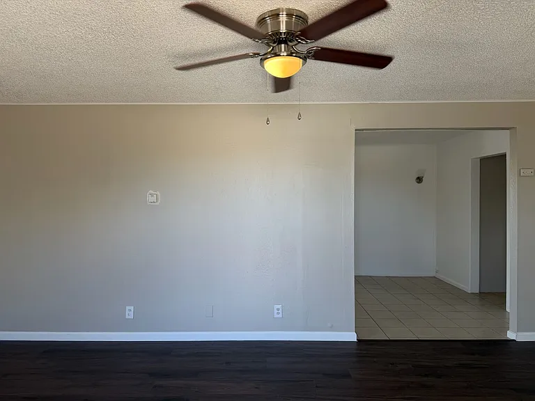 527 W Wilson Ave — Photo 5