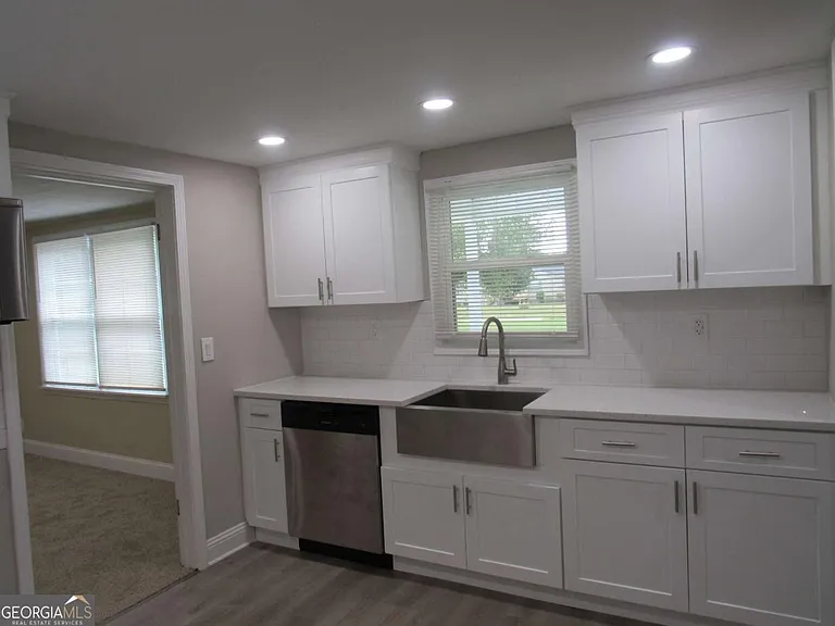 112 Judy Ave — Photo 32