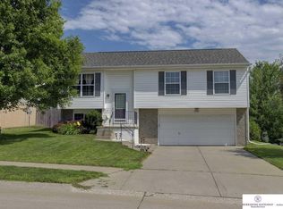 15804 Redwood St, Omaha, NE 68136