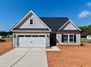 5166 Paramount Rd #1061, Pfafftown, NC 27040