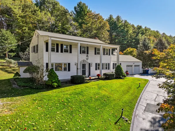 15 Hills Point Road, Trumbull, CT 06611