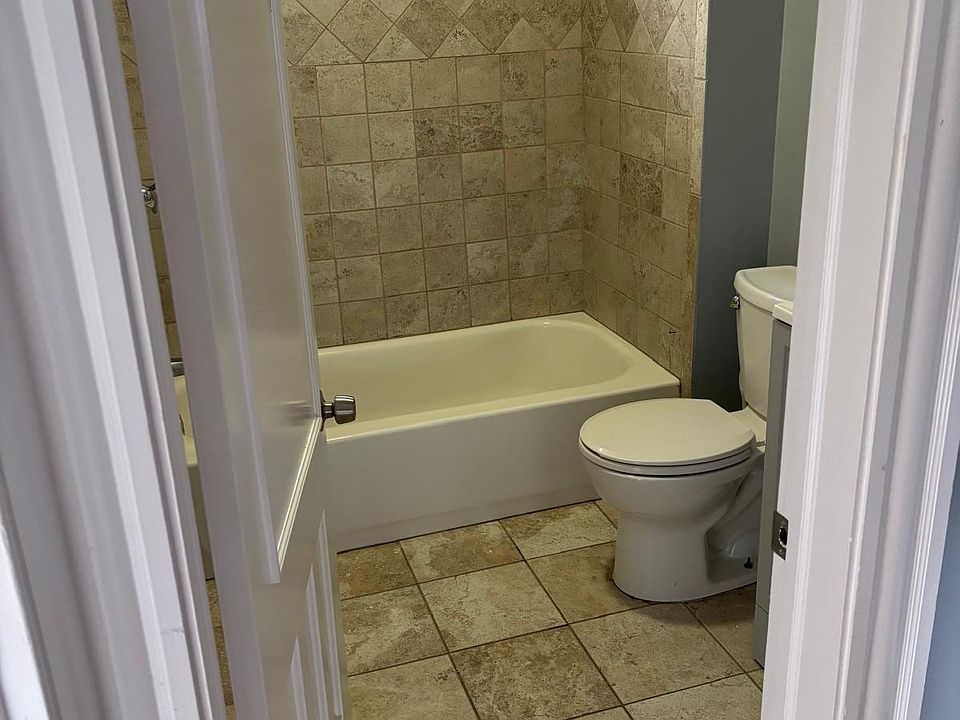 1st image of 10 Clarkson St #10