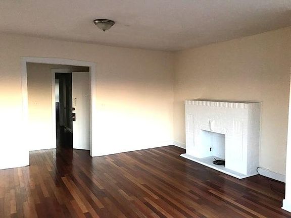 3rd image of 837 W Windsor Ave #7RE