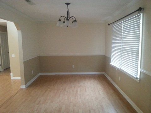 5th image of 204 E Silver Oak Dr