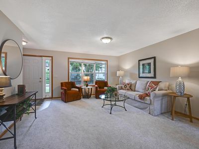 927 Charles Ave, Saint Paul, MN, 55104