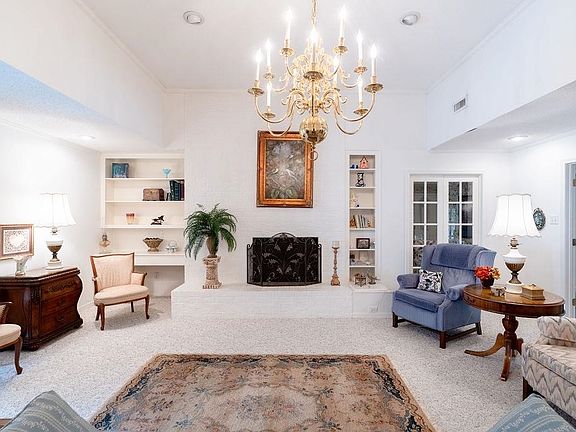 3rd image of 10 Hill Creek Cir