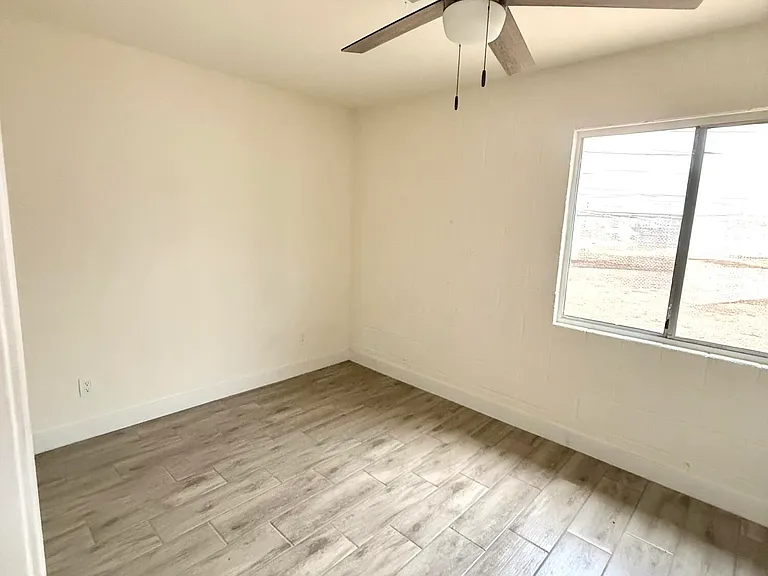 1021 E Fillmore St — Photo 25