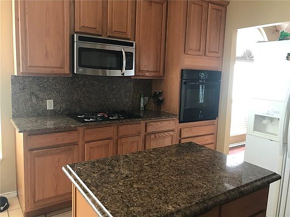 3rd image of 1440 Yosemite Dr