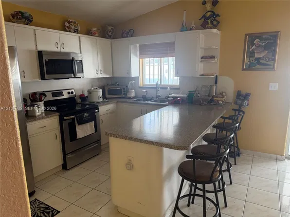 3293 W 77th Pl, Hialeah, FL