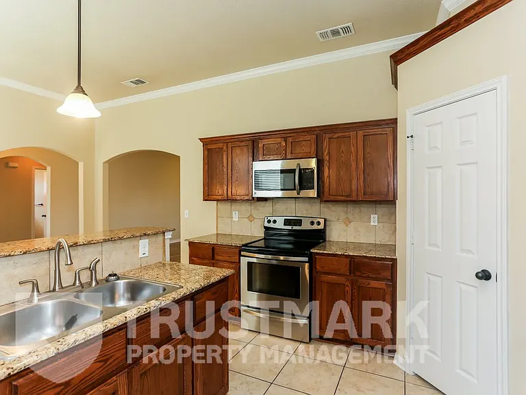 401 W Libra Dr — Photo 11
