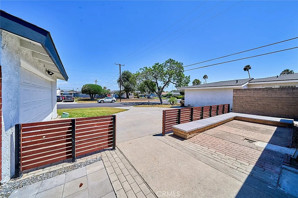 3 bed, 1852 sqft, $4,100 — Photo 3