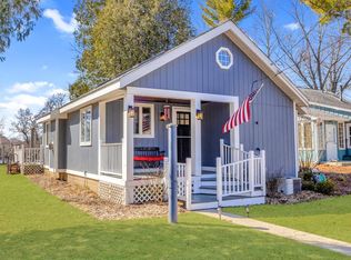 12629 N East Shoreland Dr, Mequon, WI 53092