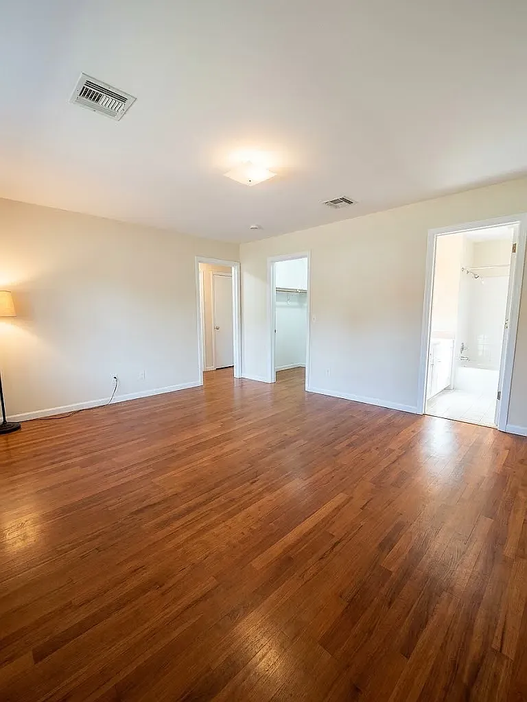 4 bed, $2,900 — Photo 2