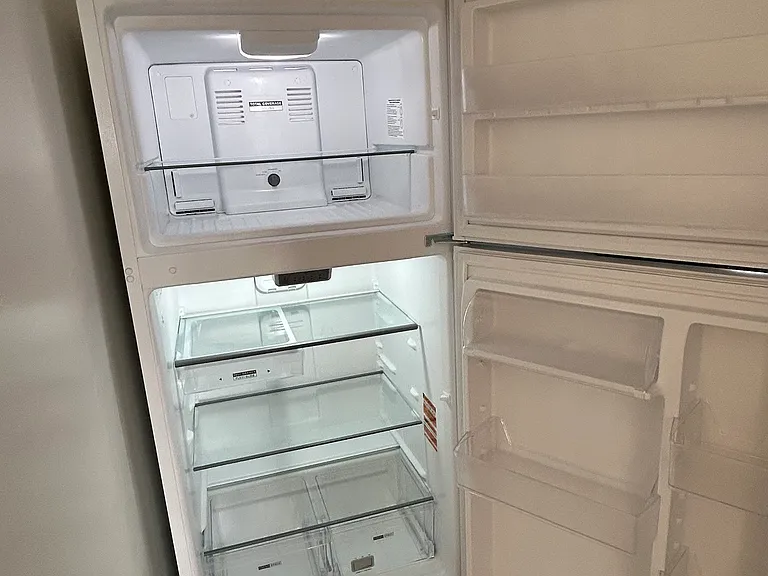large capacity refrigerator.