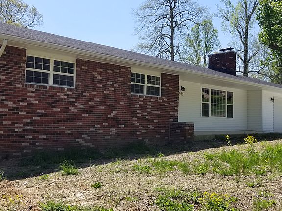 2nd image of 391 Diane St