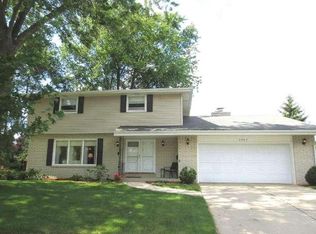 6065 Thornapple Dr, Greendale, WI 53129