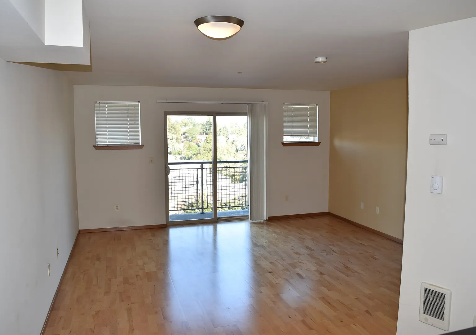 One Bedroom Studio With A View - Excellent Location! Available Now For $1750! — Photo 4