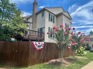 4252 Fox Lake Dr, Fairfax, VA 22033