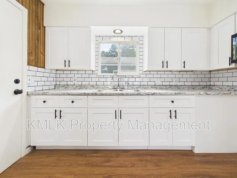 1624 Merrill Ave — Photo 7