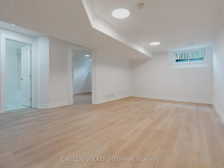 1649 Rosebella Ave #B — Photo 7