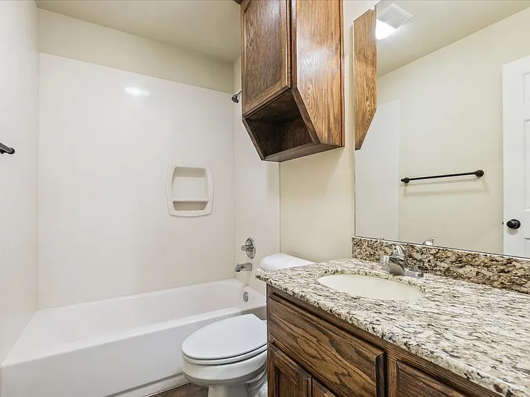 621 Monticello Cir — Photo 22