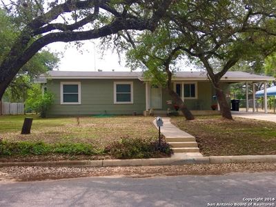608 Mockingbird Ln, Devine, TX, 78016