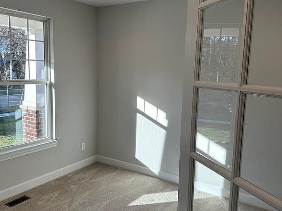 5th image of 2676 Castlewood Ct