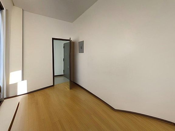 5th image of 45 Street Jamess Pl #14