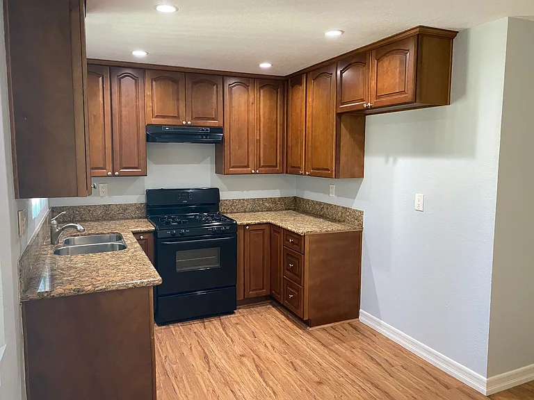 9721 Graham Street — Photo 13