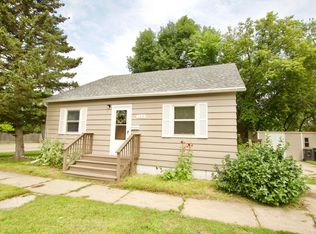 124 6th St NW, Jamestown, ND 58401