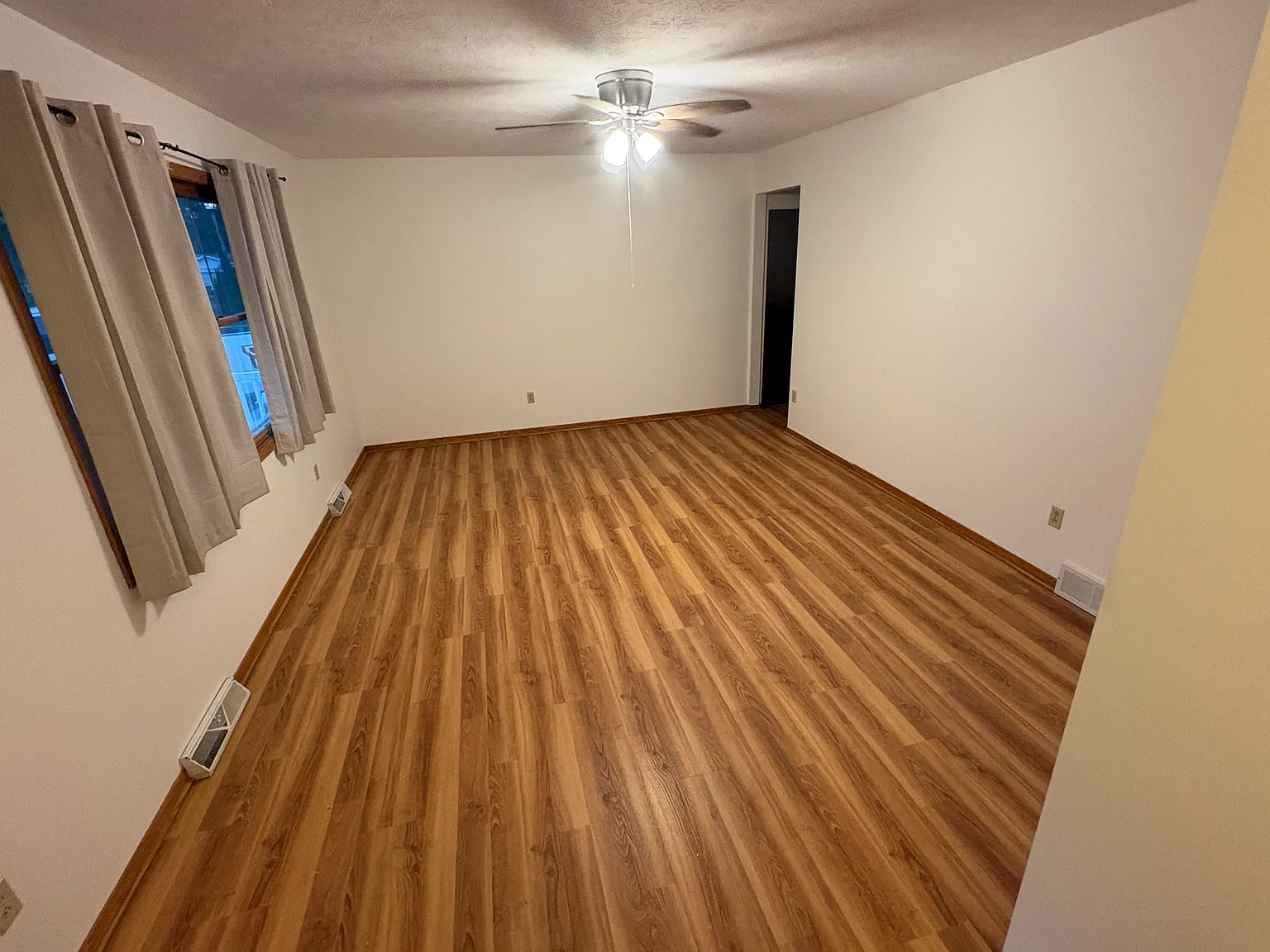 3 bed, 1408 sqft, $1,400 — Photo 3