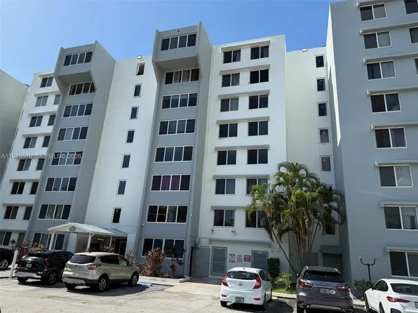 9001 SW 77th Ave APT C204, Miami, FL 33156