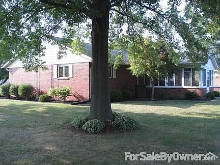 Exterior -- Side Yard