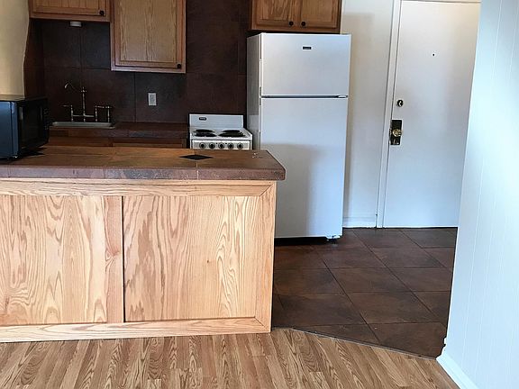 2nd image of 332 Stratford Ave APT 4
