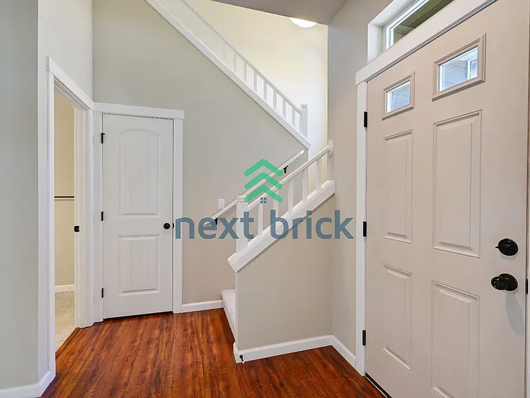 323 Graham Ave NE — Photo 11