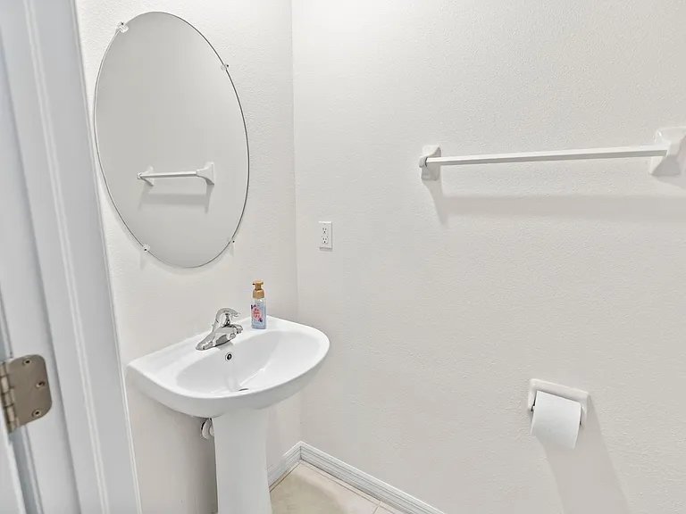 14442 Editors Note St — Photo 10
