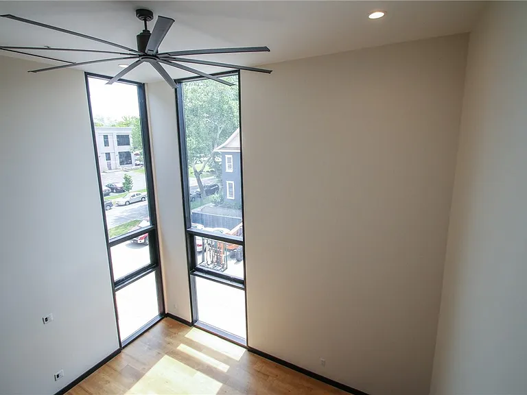 33 Russell St #202 — Photo 22
