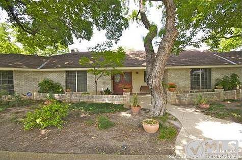 3rd image of 209 Sir Arthur Ct