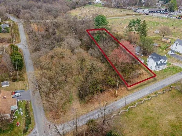 N 4th St, Shenandoah, VA 22849