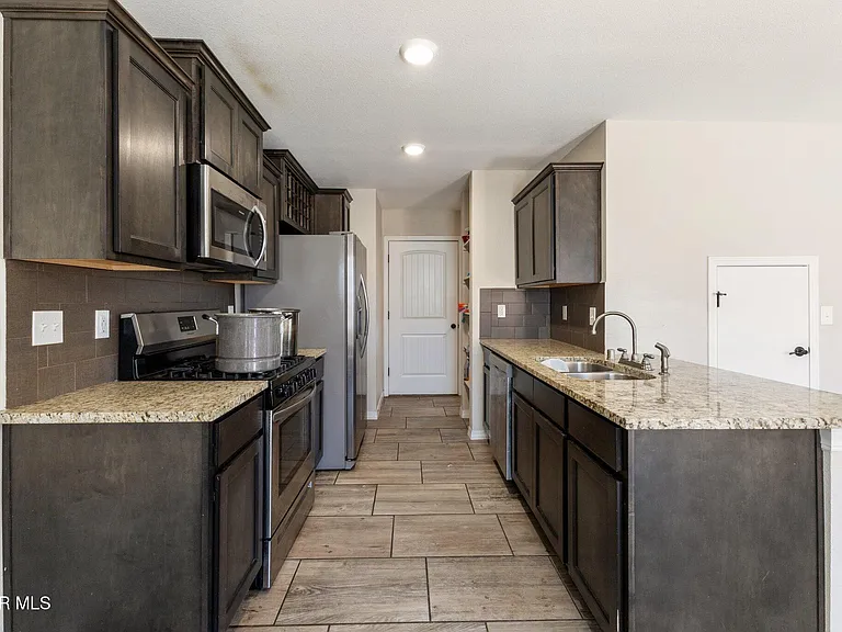 805 Hc Gilbert Minjares Dr #A — Photo 8