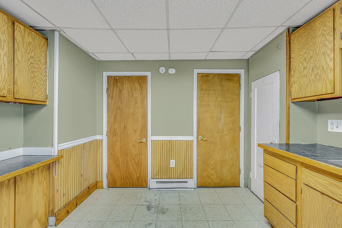 Building Photo - 104 E Breaker St #2