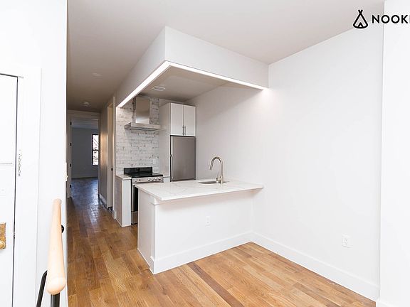 3rd image of 556 Bainbridge St #2A