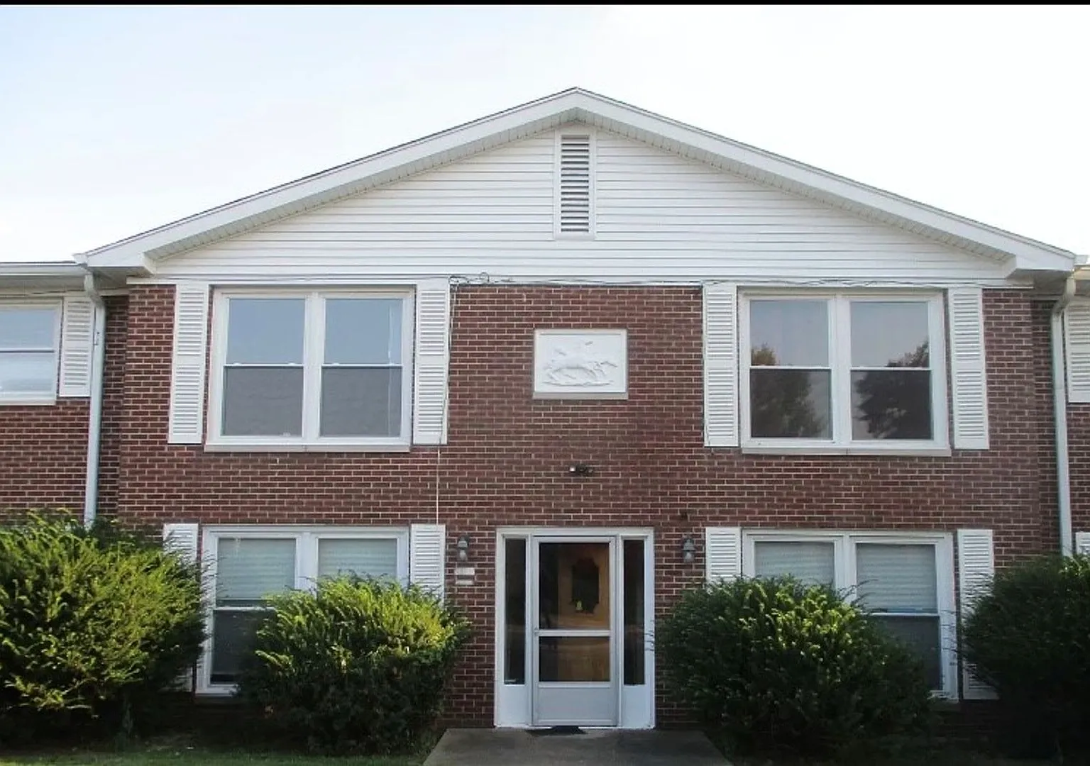 2 bed 1 Bath Apartment Home located in Speedway! Wayne Township — Photo 1